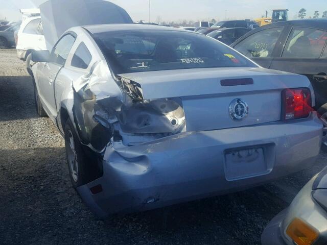 1ZVHT80N985198982 - 2008 FORD MUSTANG SILVER photo 3