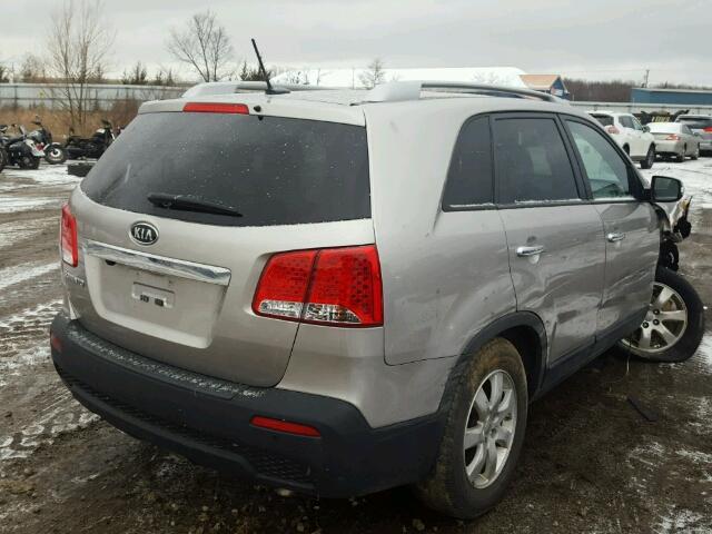 5XYKT3A62CG309066 - 2012 KIA SORENTO BA SILVER photo 4