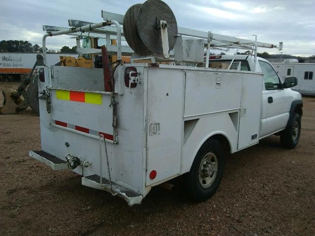 1GBHC24U11E215026 - 2001 CHEVROLET SILVERADO WHITE photo 4