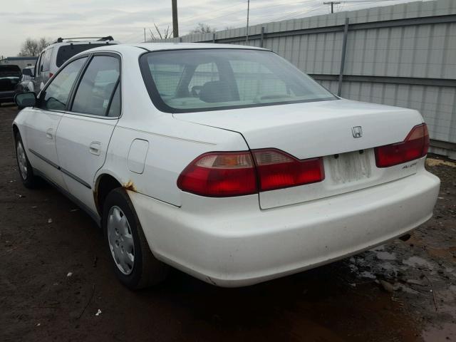 1HGCG5640WA018373 - 1998 HONDA ACCORD LX WHITE photo 3