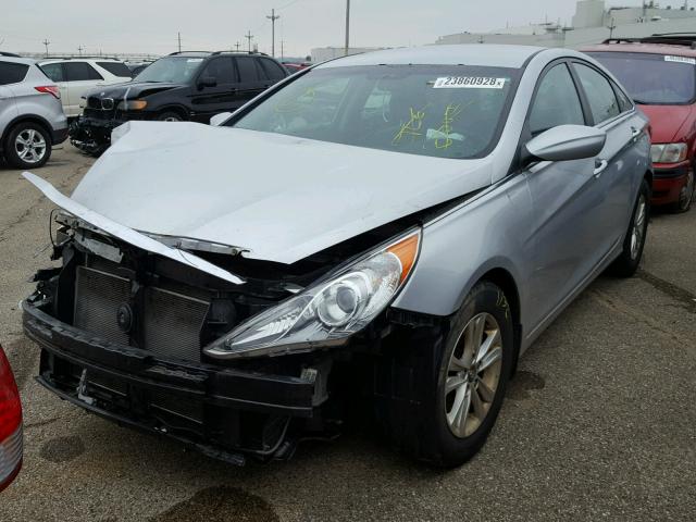 5NPEB4AC6BH005208 - 2011 HYUNDAI SONATA GLS SILVER photo 2