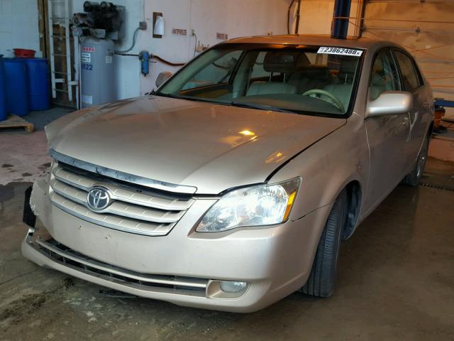 4T1BK36B45U045001 - 2005 TOYOTA AVALON XL GOLD photo 2