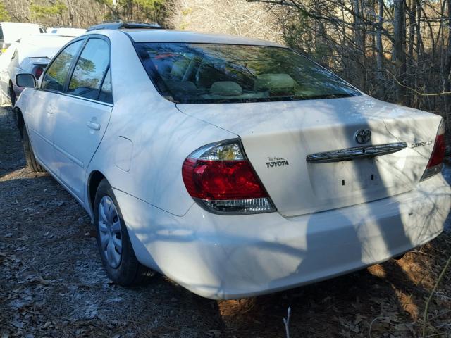 4T1BE32K45U551683 - 2005 TOYOTA CAMRY LE WHITE photo 3