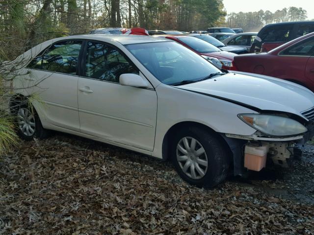 4T1BE32K45U551683 - 2005 TOYOTA CAMRY LE WHITE photo 4