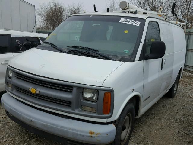 1GCFG25W011170384 - 2001 CHEVROLET EXPRESS G2 WHITE photo 2