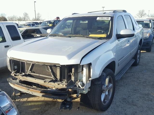 3GNMCEE09DG177895 - 2013 CHEVROLET AVALANCHE SILVER photo 2