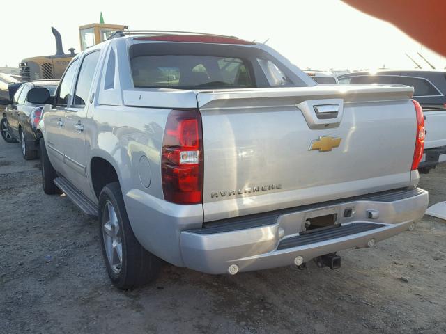 3GNMCEE09DG177895 - 2013 CHEVROLET AVALANCHE SILVER photo 3