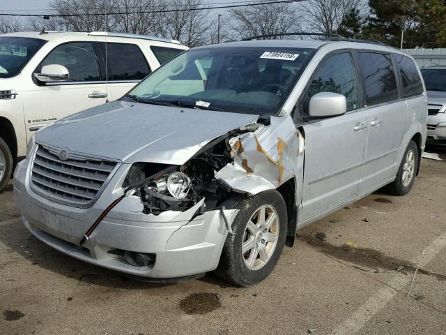 2A4RR5D17AR183671 - 2010 CHRYSLER TOWN & COU SILVER photo 2