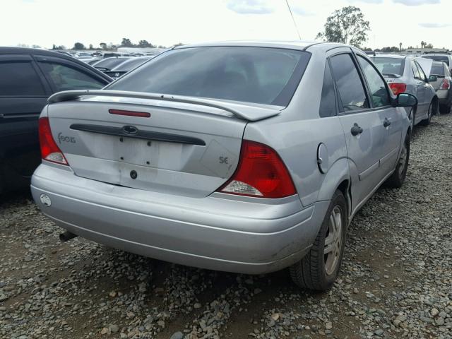 1FAFP3436YW348301 - 2000 FORD FOCUS SE SILVER photo 4