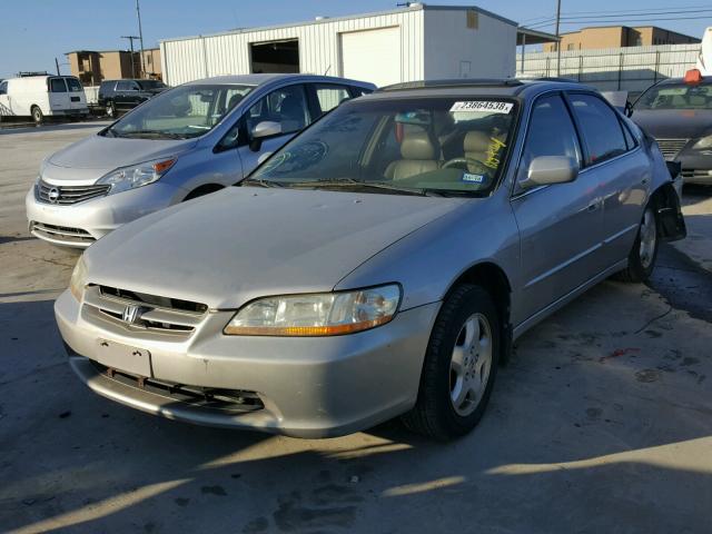 1HGCG1659WA035917 - 1998 HONDA ACCORD EX SILVER photo 2