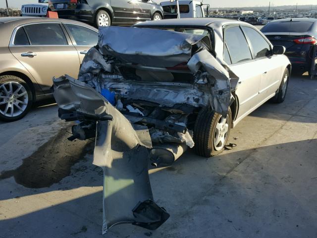 1HGCG1659WA035917 - 1998 HONDA ACCORD EX SILVER photo 4