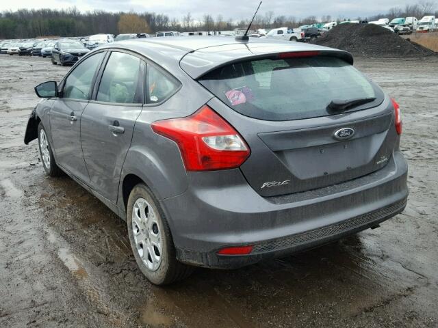 1FAHP3K25CL414463 - 2012 FORD FOCUS SE GRAY photo 3