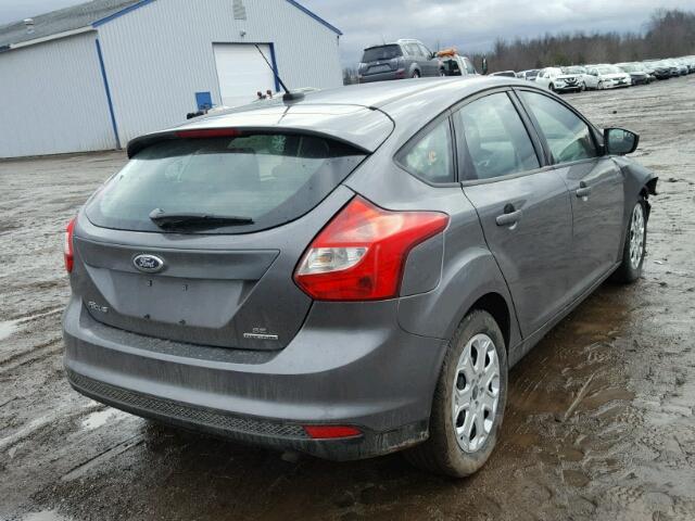 1FAHP3K25CL414463 - 2012 FORD FOCUS SE GRAY photo 4