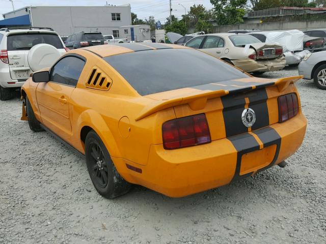 1ZVHT80N785130423 - 2008 FORD MUSTANG YELLOW photo 3