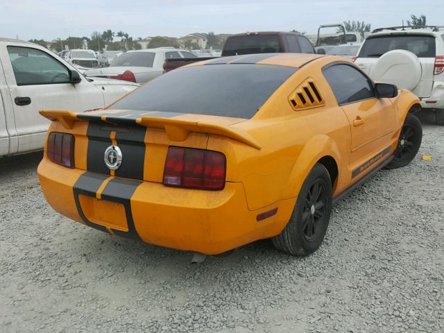 1ZVHT80N785130423 - 2008 FORD MUSTANG YELLOW photo 4