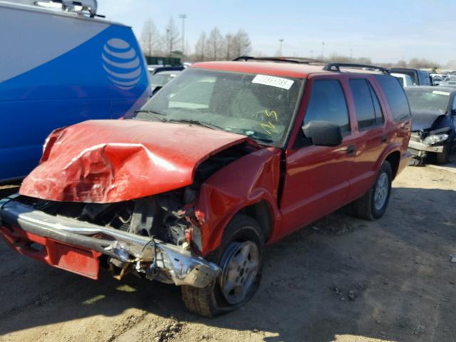 1GNDT13W3Y2238155 - 2000 CHEVROLET BLAZER RED photo 2