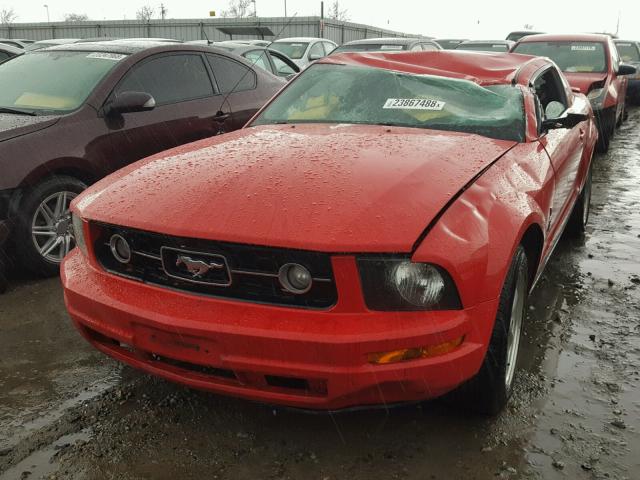 1ZVHT80N385154637 - 2008 FORD MUSTANG RED photo 2