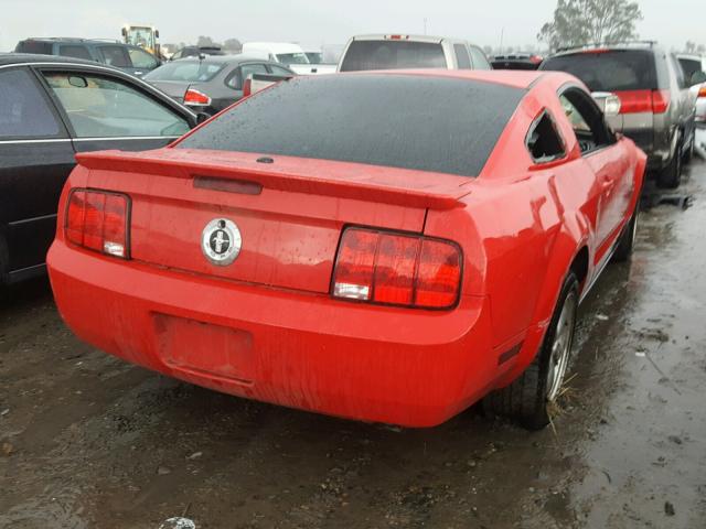 1ZVHT80N385154637 - 2008 FORD MUSTANG RED photo 4