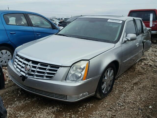 1G6KD57Y57U204479 - 2007 CADILLAC DTS SILVER photo 2