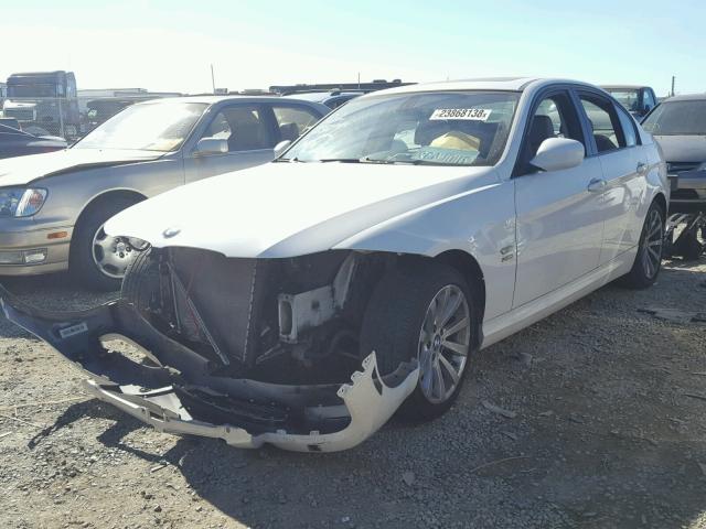 WBAPK73599A455667 - 2009 BMW 328 XI WHITE photo 2