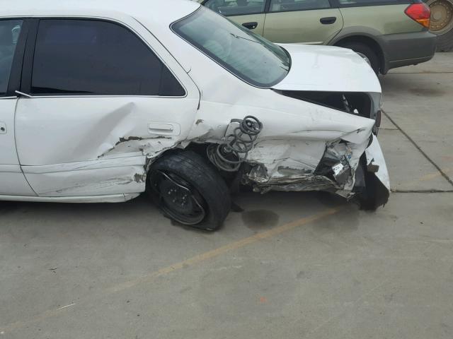 JT2BG28K0Y0412591 - 2000 TOYOTA CAMRY LE WHITE photo 9