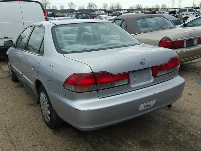 1HGCG564X2A016429 - 2002 HONDA ACCORD LX SILVER photo 3