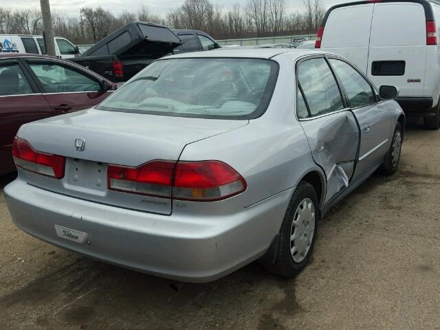 1HGCG564X2A016429 - 2002 HONDA ACCORD LX SILVER photo 4