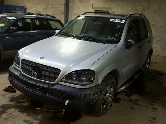 4JGAB54E62A346905 - 2002 MERCEDES-BENZ ML 320 SILVER photo 2