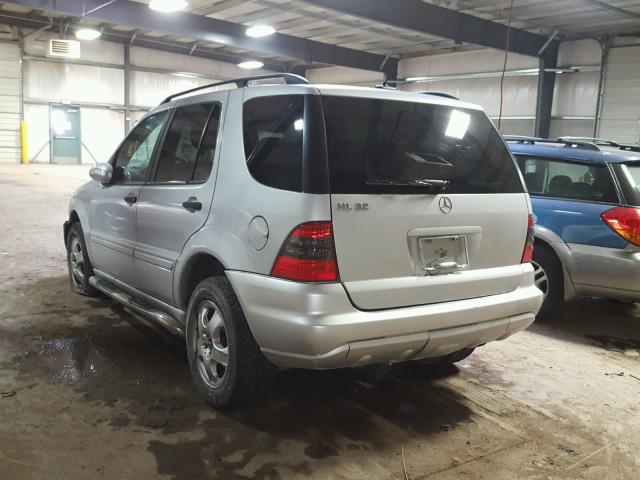 4JGAB54E62A346905 - 2002 MERCEDES-BENZ ML 320 SILVER photo 3