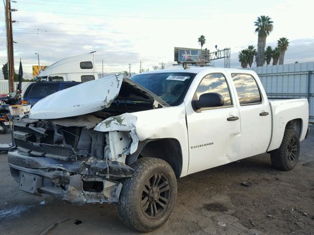 2GCEC13C271564949 - 2007 CHEVROLET SILVERADO WHITE photo 2