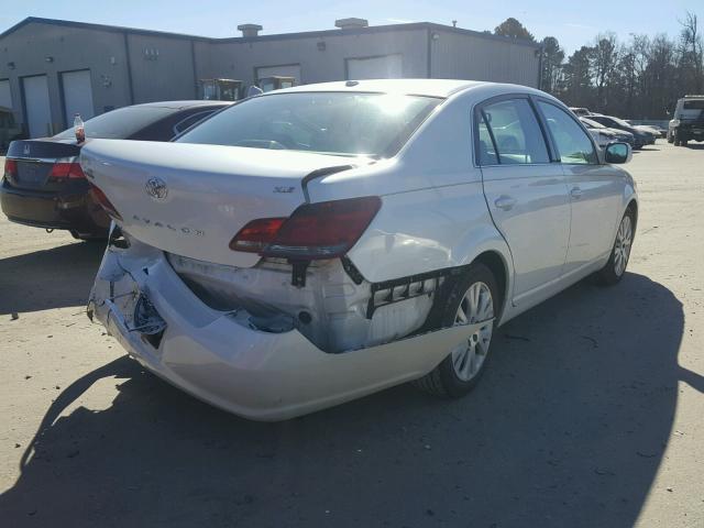 4T1BK36B19U345102 - 2009 TOYOTA AVALON XL WHITE photo 4