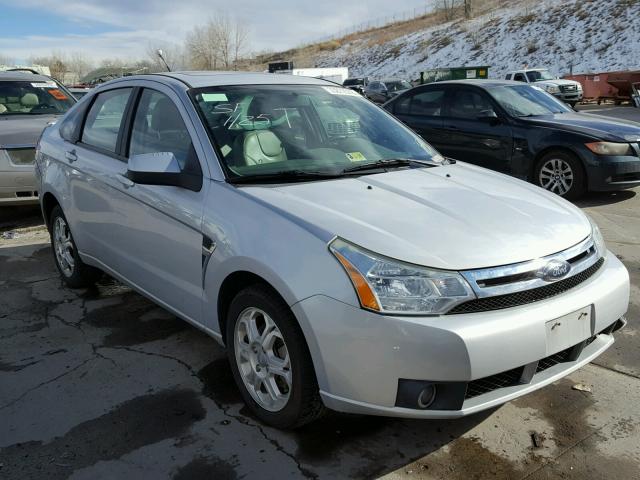 1FAHP35N88W221042 - 2008 FORD FOCUS SE SILVER photo 1