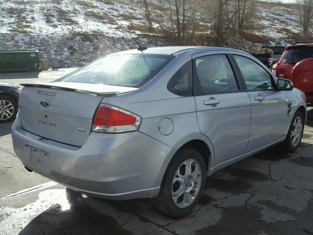 1FAHP35N88W221042 - 2008 FORD FOCUS SE SILVER photo 4