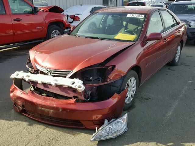 JTDBE32K063054643 - 2006 TOYOTA CAMRY LE RED photo 2