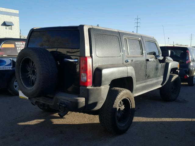 5GTDN136568135888 - 2006 HUMMER H3 BLACK photo 4