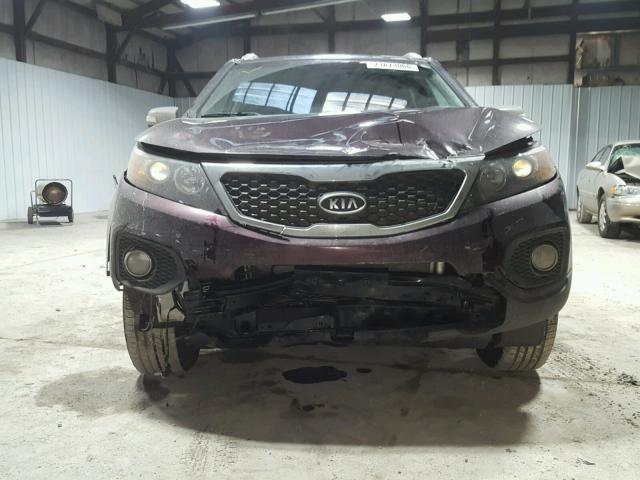 5XYKTCA10BG110732 - 2011 KIA SORENTO BA BURGUNDY photo 9