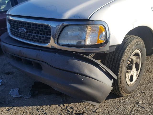 2FTRF17273CA22125 - 2003 FORD F150 WHITE photo 9