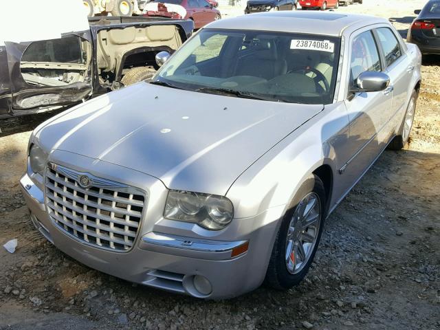 2C3AA63H55H633350 - 2005 CHRYSLER 300C SILVER photo 2