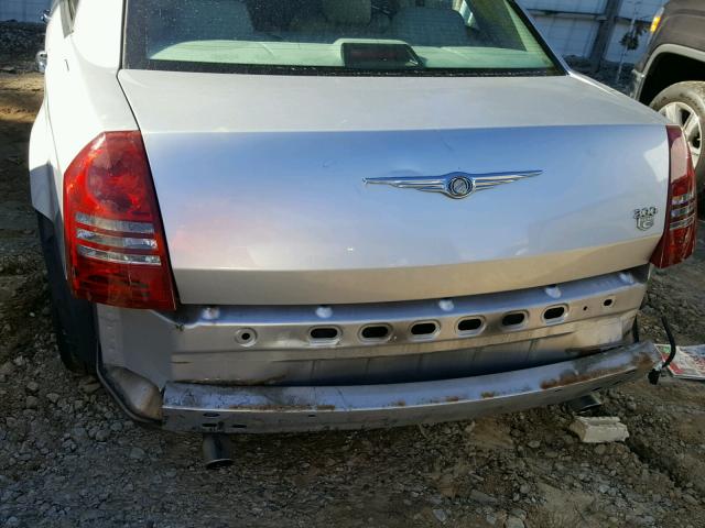 2C3AA63H55H633350 - 2005 CHRYSLER 300C SILVER photo 9