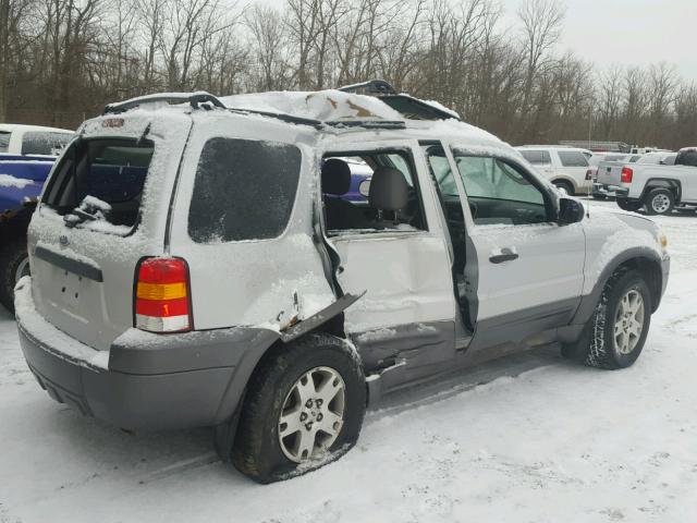 1FMYU93195KA35496 - 2005 FORD ESCAPE XLT SILVER photo 4