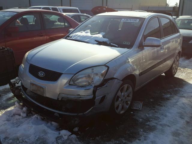 KNADE163386376885 - 2008 KIA RIO 5 SX SILVER photo 2