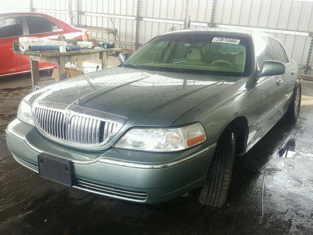 1LNHM81W76Y603963 - 2006 LINCOLN TOWN CAR S GREEN photo 2