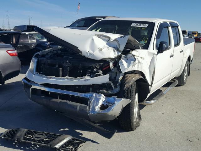 1N6AD07U36C470545 - 2006 NISSAN FRONTIER C WHITE photo 2