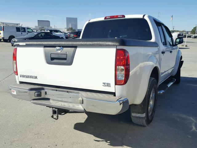 1N6AD07U36C470545 - 2006 NISSAN FRONTIER C WHITE photo 4