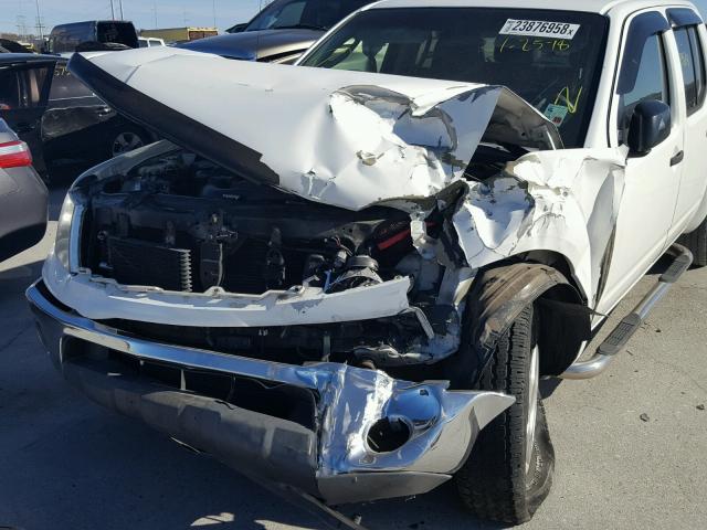 1N6AD07U36C470545 - 2006 NISSAN FRONTIER C WHITE photo 9