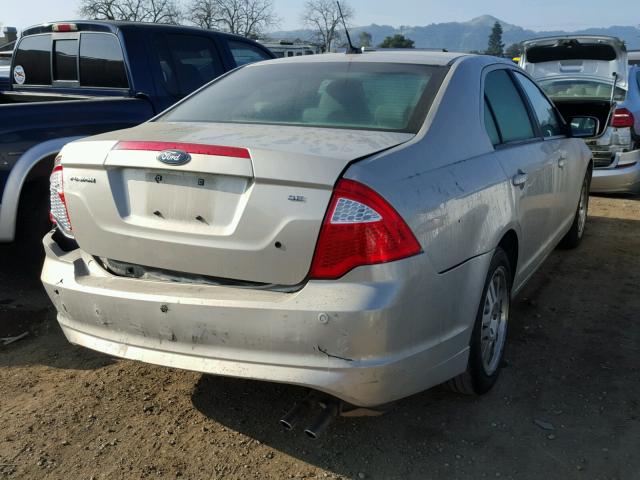 3FAHP0HA7AR325974 - 2010 FORD FUSION SE SILVER photo 4