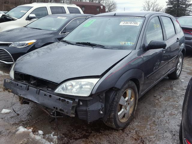 3FAFP37N35R157334 - 2005 FORD FOCUS ZX5 GRAY photo 2