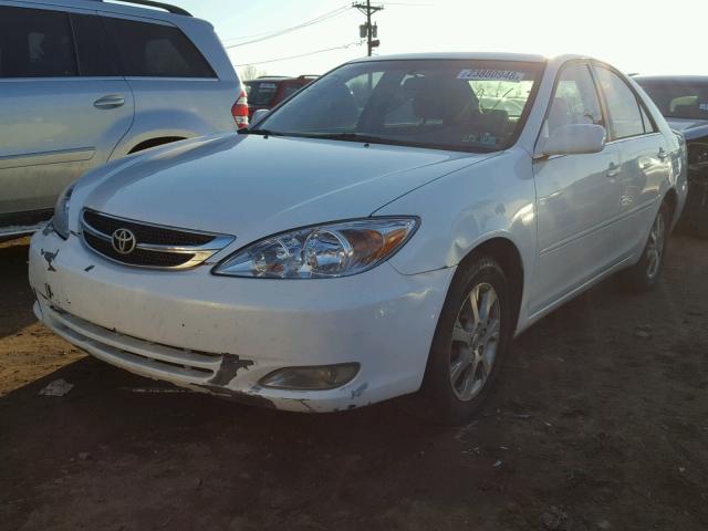 JTDBE32KX40276444 - 2004 TOYOTA CAMRY LE WHITE photo 2