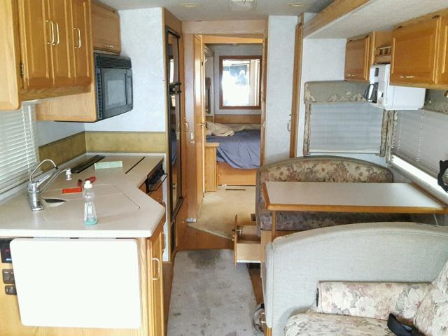 1FCNF53S520A03106 - 2002 WINNEBAGO MOTORHOME WHITE photo 6