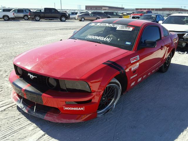 1ZVHT82H765249321 - 2006 FORD MUSTANG GT RED photo 2